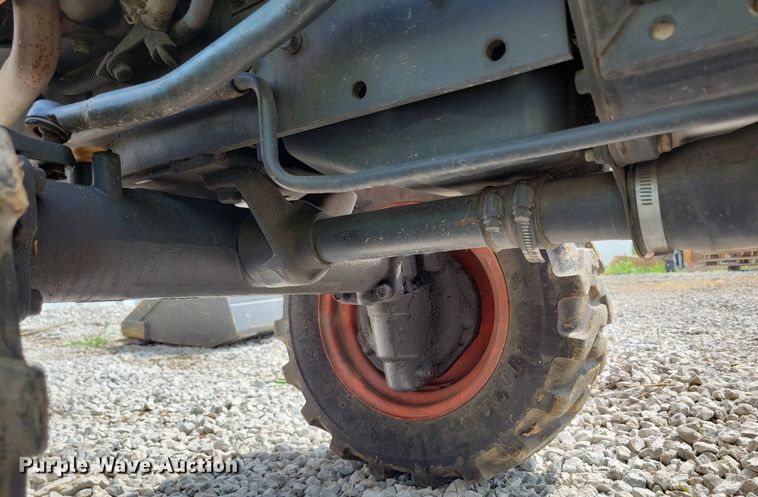 image for item DR4323 Kubota B2320 MFWD tractor