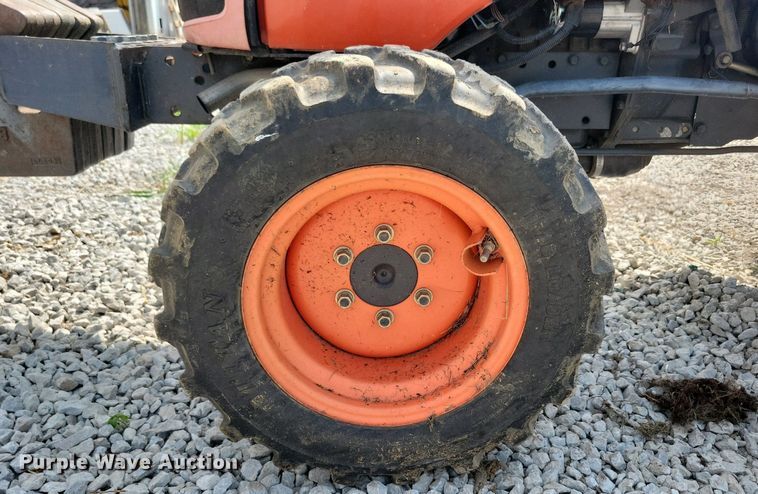 image for item DR4323 Kubota B2320 MFWD tractor