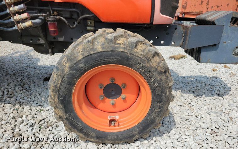 image for item DR4323 Kubota B2320 MFWD tractor