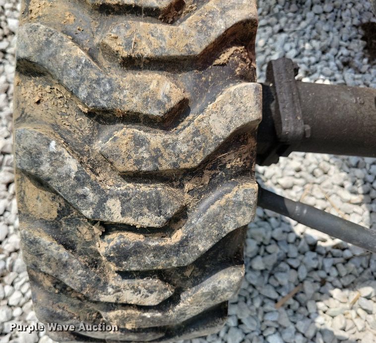 image for item DR4323 Kubota B2320 MFWD tractor