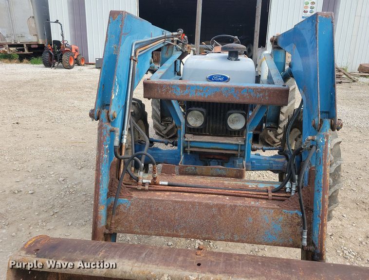 image for item DR4324 Ford 3930 tractor
