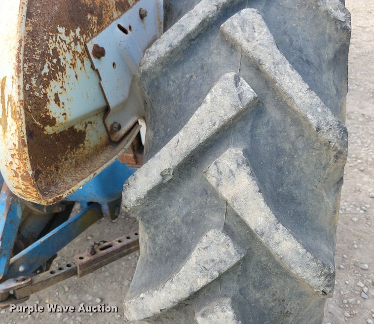 image for item DR4324 Ford 3930 tractor