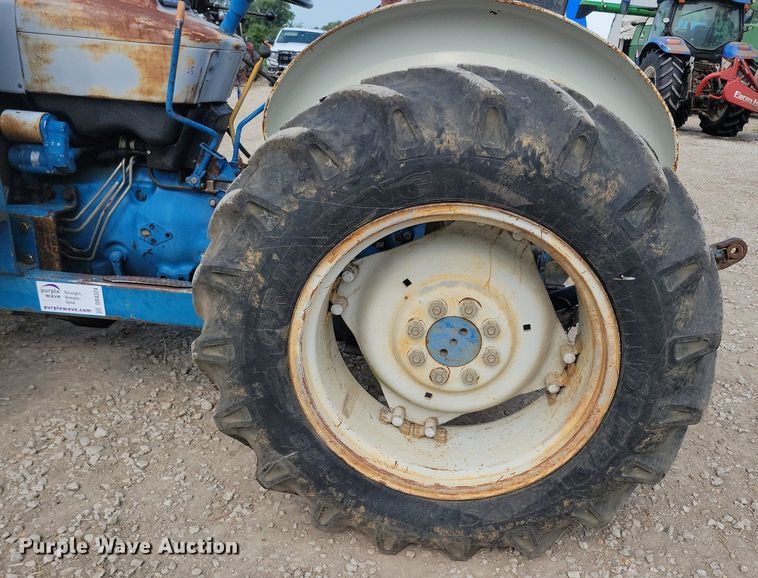 image for item DR4324 Ford 3930 tractor