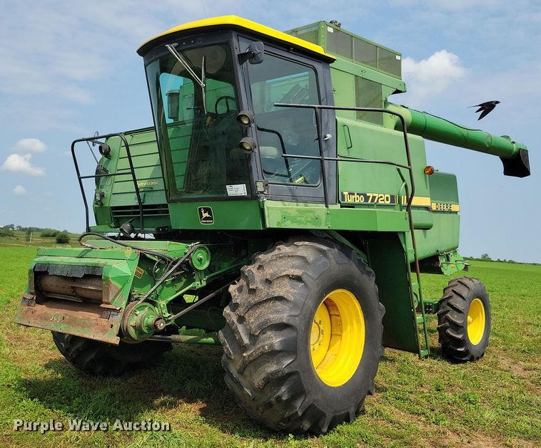 image for item DR4325 1984 John Deere Turbo 7720 combine