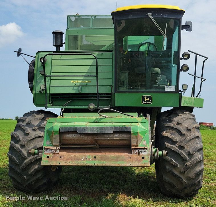 image for item DR4325 1984 John Deere Turbo 7720 combine