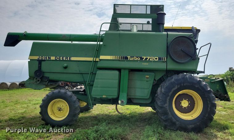 image for item DR4325 1984 John Deere Turbo 7720 combine