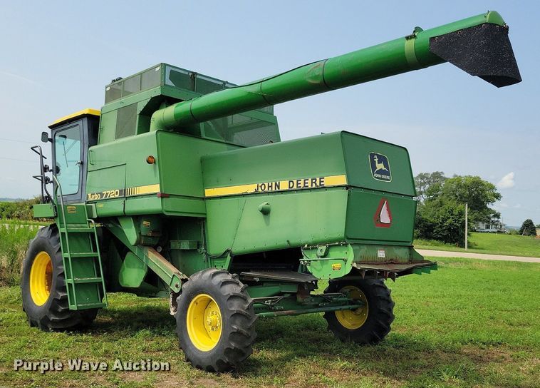 image for item DR4325 1984 John Deere Turbo 7720 combine