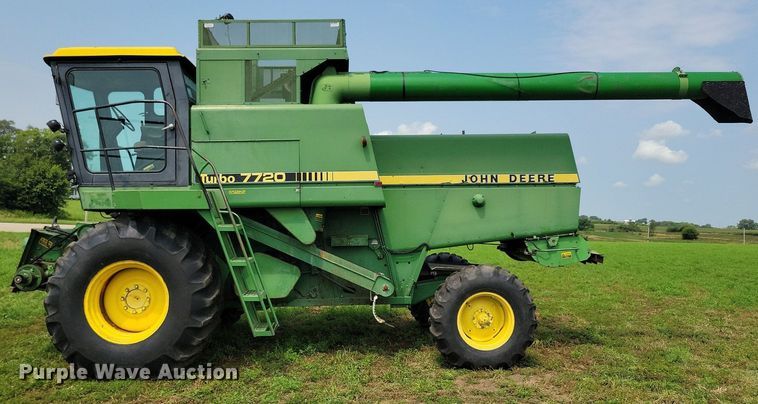 image for item DR4325 1984 John Deere Turbo 7720 combine