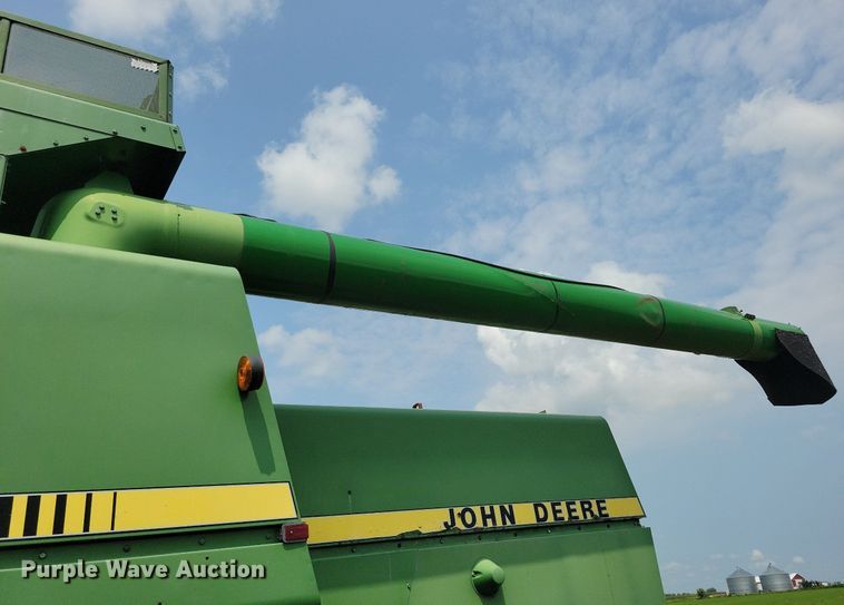 image for item DR4325 1984 John Deere Turbo 7720 combine