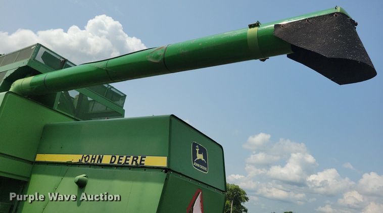 image for item DR4325 1984 John Deere Turbo 7720 combine