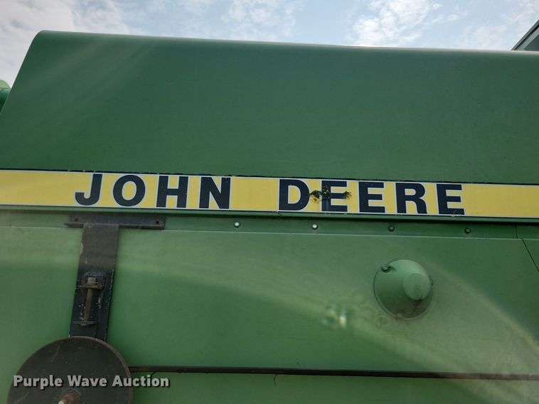 image for item DR4325 1984 John Deere Turbo 7720 combine