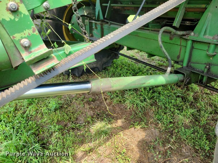 image for item DR4325 1984 John Deere Turbo 7720 combine