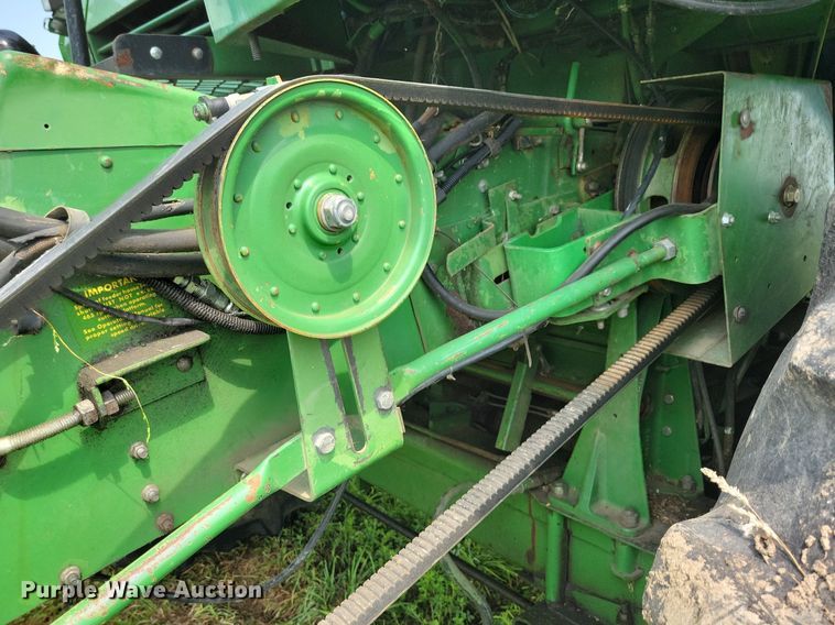 image for item DR4325 1984 John Deere Turbo 7720 combine