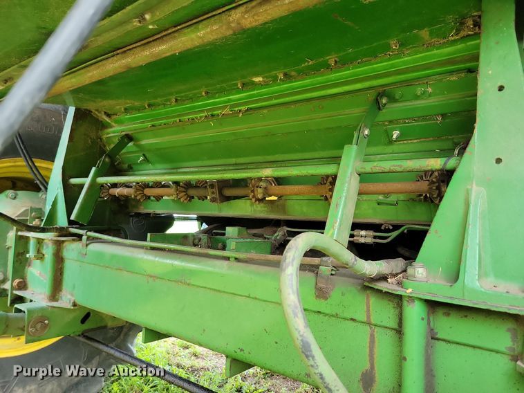 image for item DR4325 1984 John Deere Turbo 7720 combine