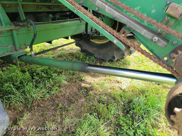 image for item DR4325 1984 John Deere Turbo 7720 combine