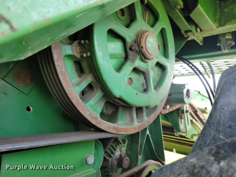 image for item DR4325 1984 John Deere Turbo 7720 combine