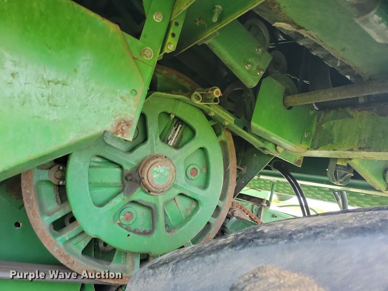 image for item DR4325 1984 John Deere Turbo 7720 combine