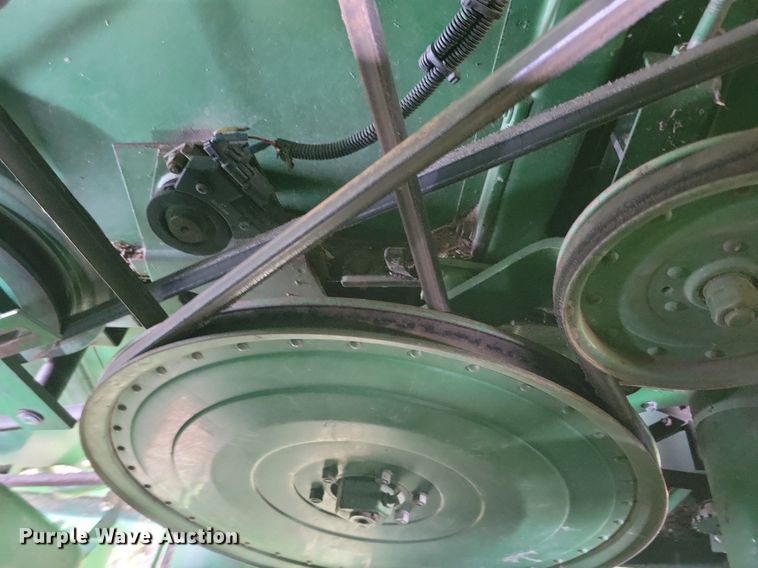 image for item DR4325 1984 John Deere Turbo 7720 combine