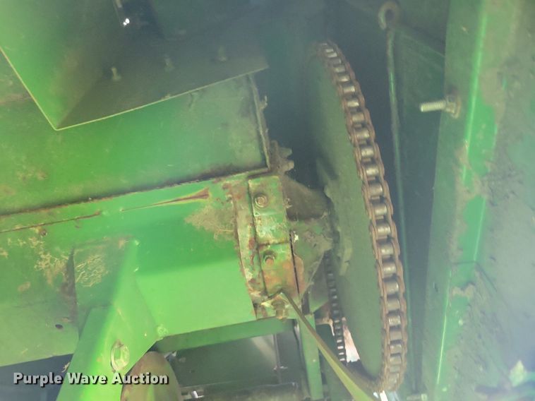 image for item DR4325 1984 John Deere Turbo 7720 combine