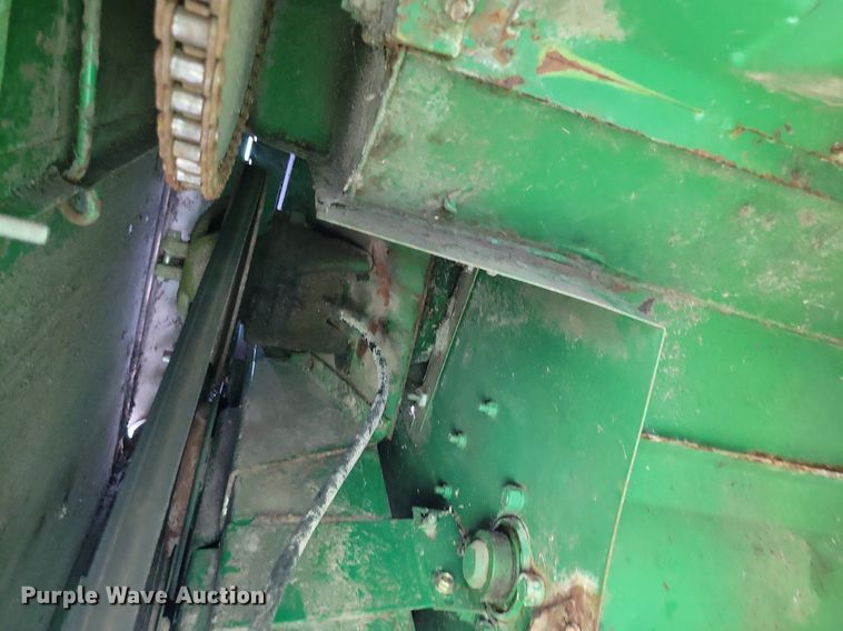 image for item DR4325 1984 John Deere Turbo 7720 combine