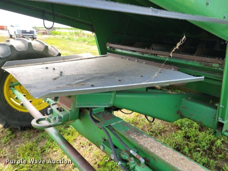 image for item DR4325 1984 John Deere Turbo 7720 combine