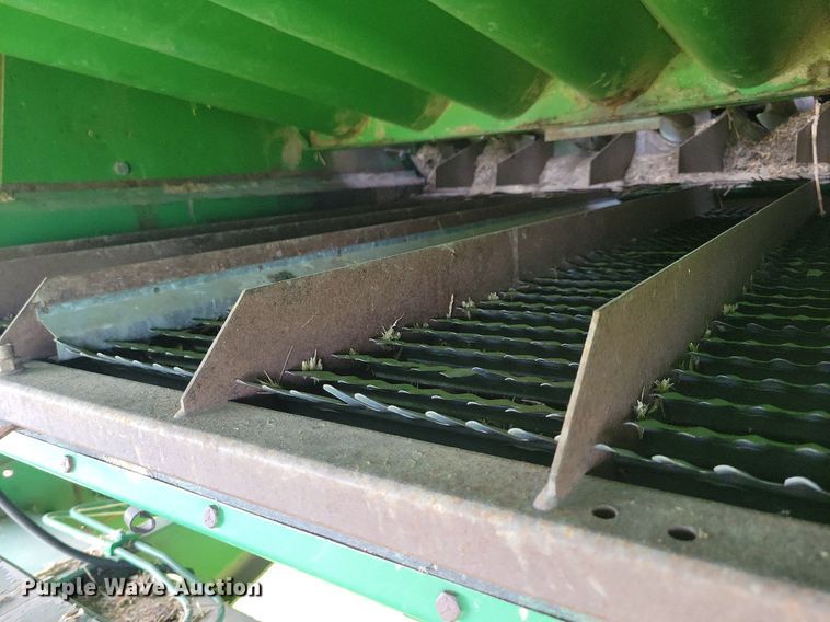 image for item DR4325 1984 John Deere Turbo 7720 combine