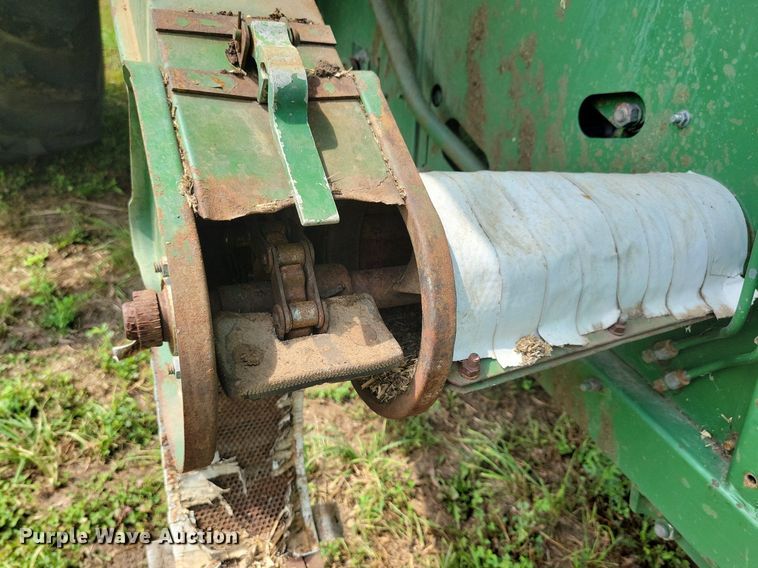 image for item DR4325 1984 John Deere Turbo 7720 combine