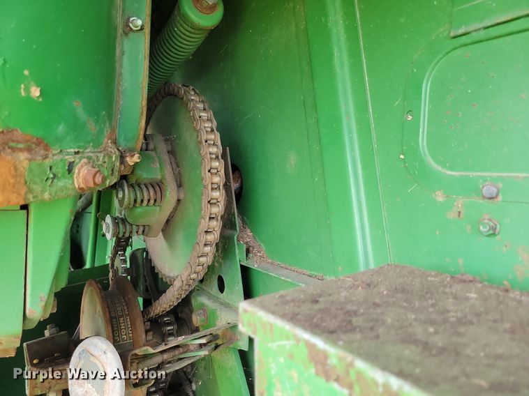 image for item DR4325 1984 John Deere Turbo 7720 combine