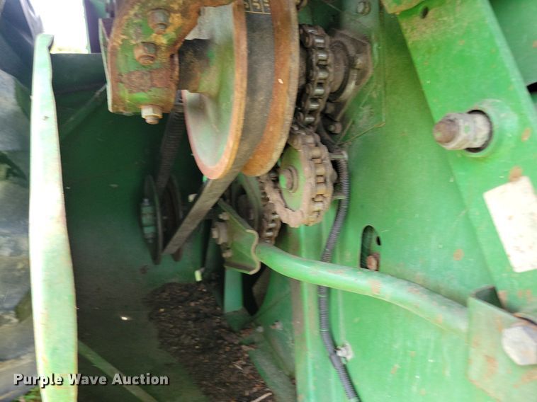 image for item DR4325 1984 John Deere Turbo 7720 combine