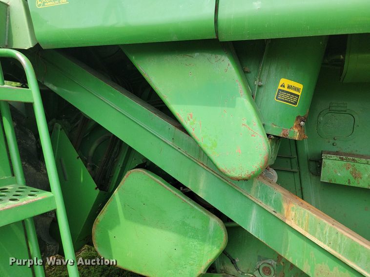 image for item DR4325 1984 John Deere Turbo 7720 combine