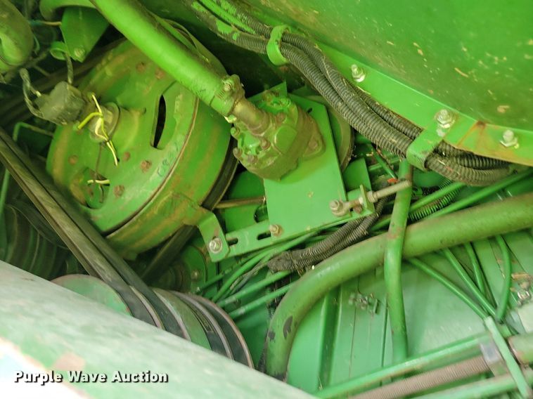 image for item DR4325 1984 John Deere Turbo 7720 combine