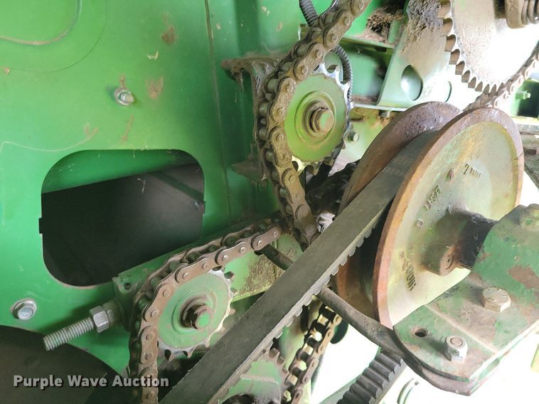 image for item DR4325 1984 John Deere Turbo 7720 combine