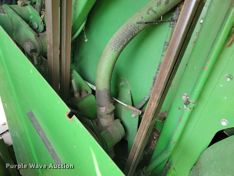 image for item DR4325 1984 John Deere Turbo 7720 combine