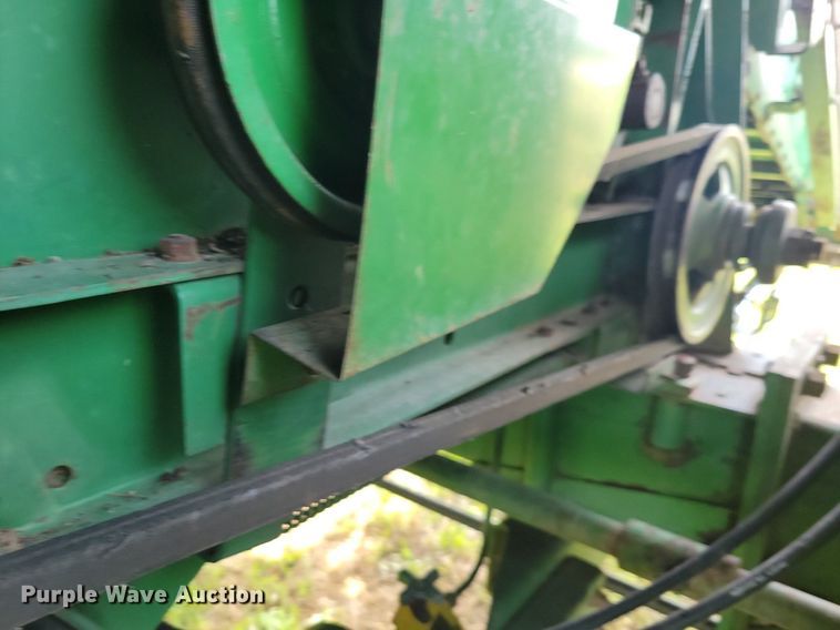 image for item DR4325 1984 John Deere Turbo 7720 combine