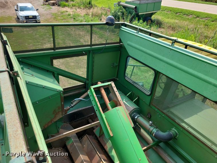 image for item DR4325 1984 John Deere Turbo 7720 combine
