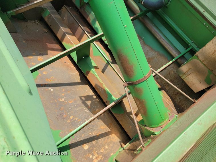 image for item DR4325 1984 John Deere Turbo 7720 combine