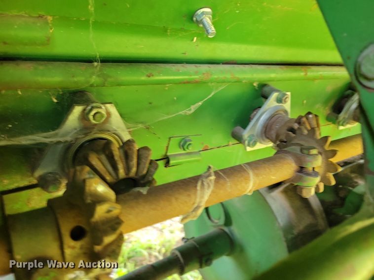 image for item DR4325 1984 John Deere Turbo 7720 combine