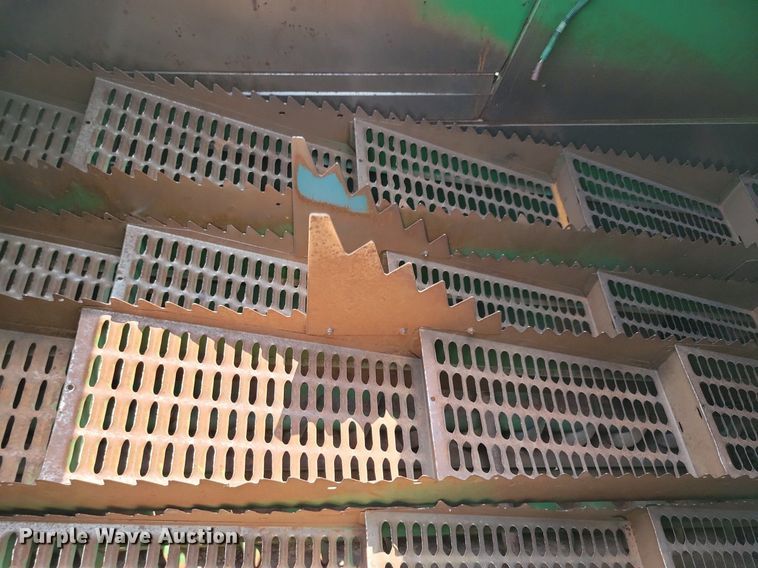 image for item DR4325 1984 John Deere Turbo 7720 combine