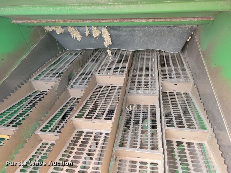 image for item DR4325 1984 John Deere Turbo 7720 combine