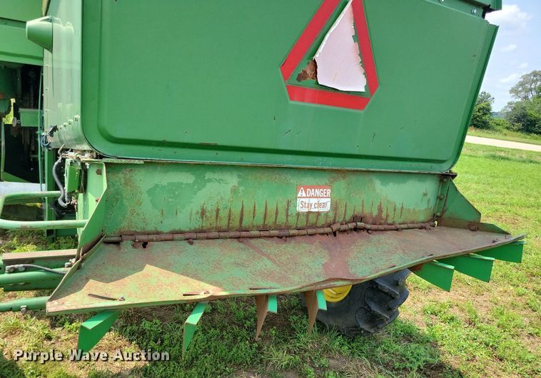 image for item DR4325 1984 John Deere Turbo 7720 combine