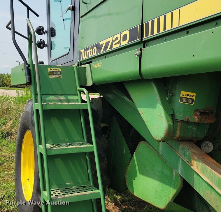 image for item DR4325 1984 John Deere Turbo 7720 combine