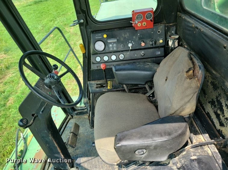 image for item DR4325 1984 John Deere Turbo 7720 combine