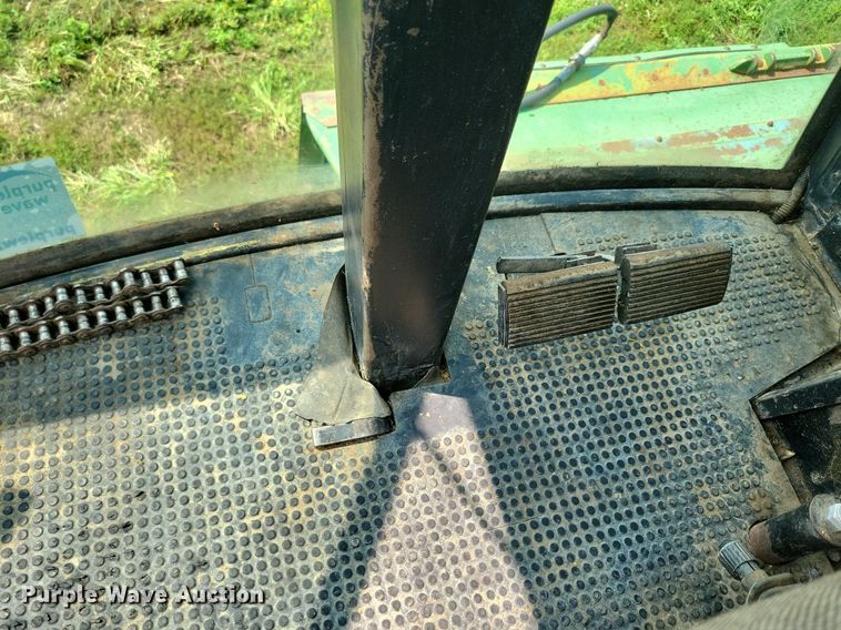 image for item DR4325 1984 John Deere Turbo 7720 combine