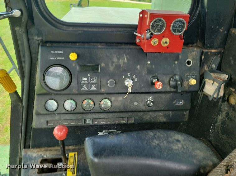 image for item DR4325 1984 John Deere Turbo 7720 combine