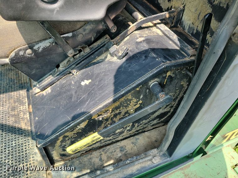 image for item DR4325 1984 John Deere Turbo 7720 combine