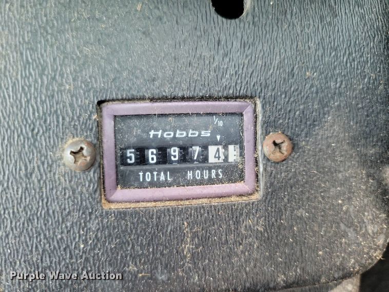 image for item DR4325 1984 John Deere Turbo 7720 combine