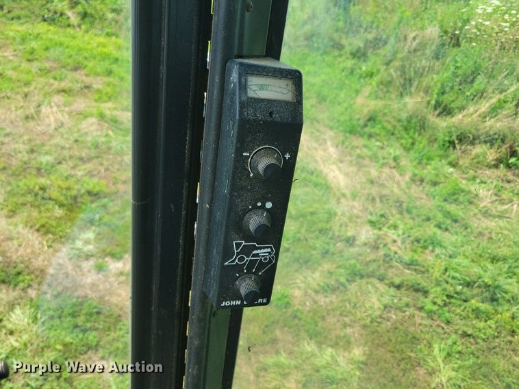 image for item DR4325 1984 John Deere Turbo 7720 combine