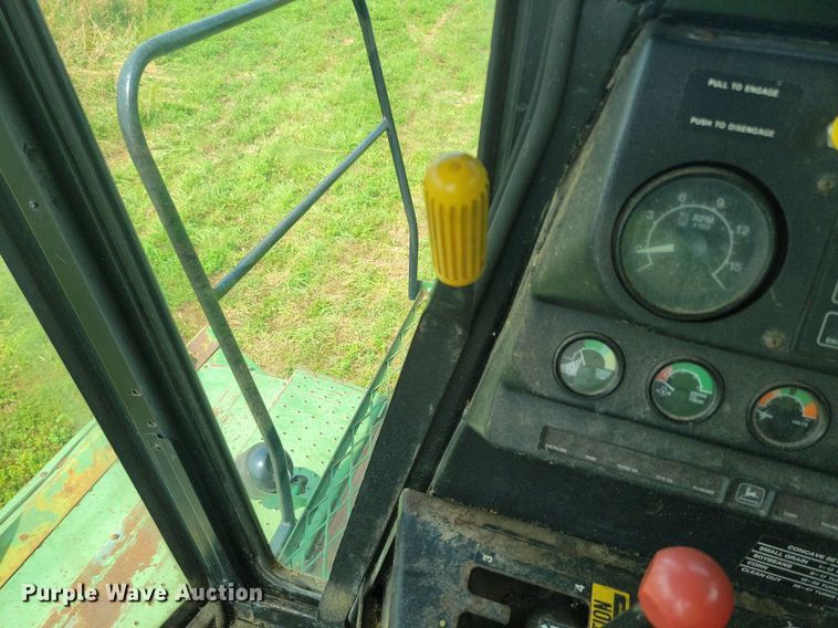 image for item DR4325 1984 John Deere Turbo 7720 combine