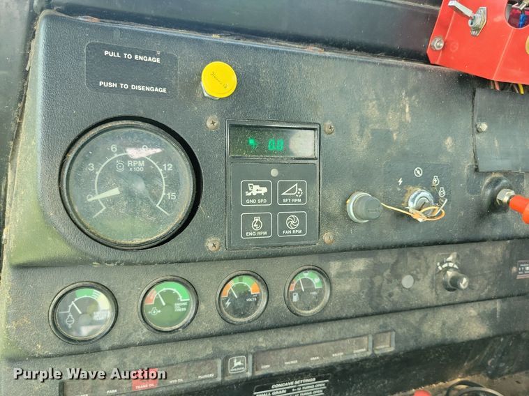 image for item DR4325 1984 John Deere Turbo 7720 combine