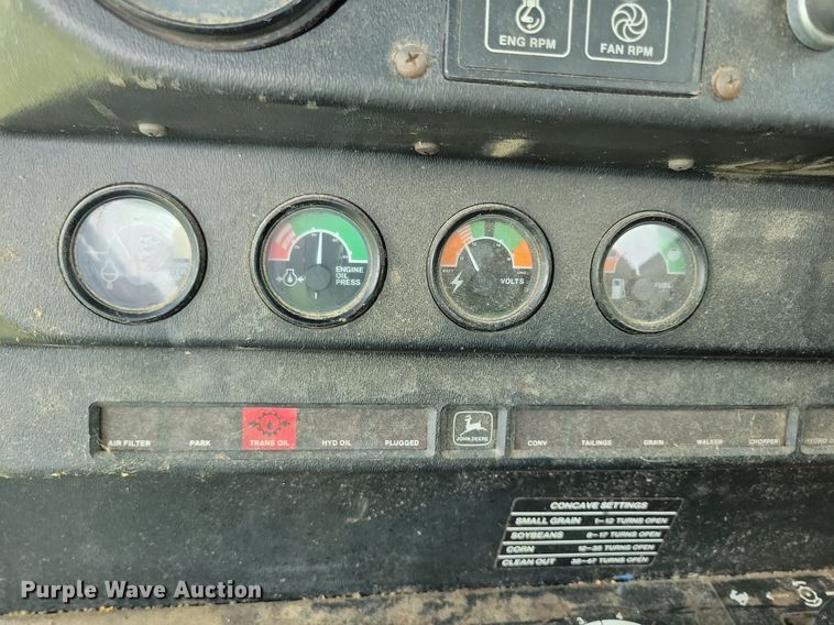 image for item DR4325 1984 John Deere Turbo 7720 combine